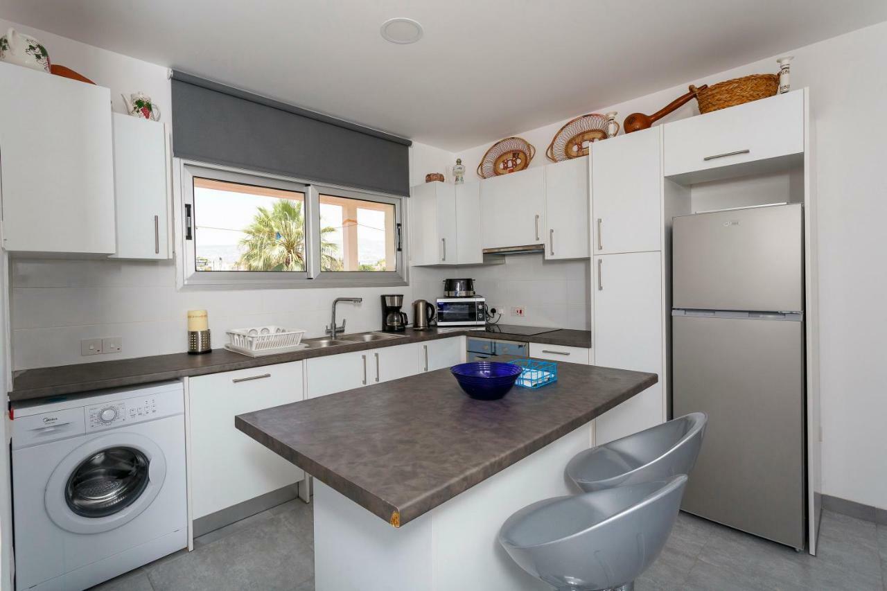 Coral Bay Sea Breeze Apartments - 3 Bedroom Apartment ペイヤ エクステリア 写真