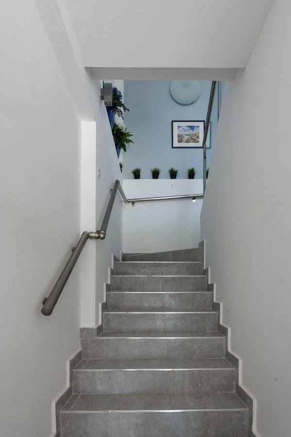 Coral Bay Sea Breeze Apartments - 3 Bedroom Apartment ペイヤ エクステリア 写真